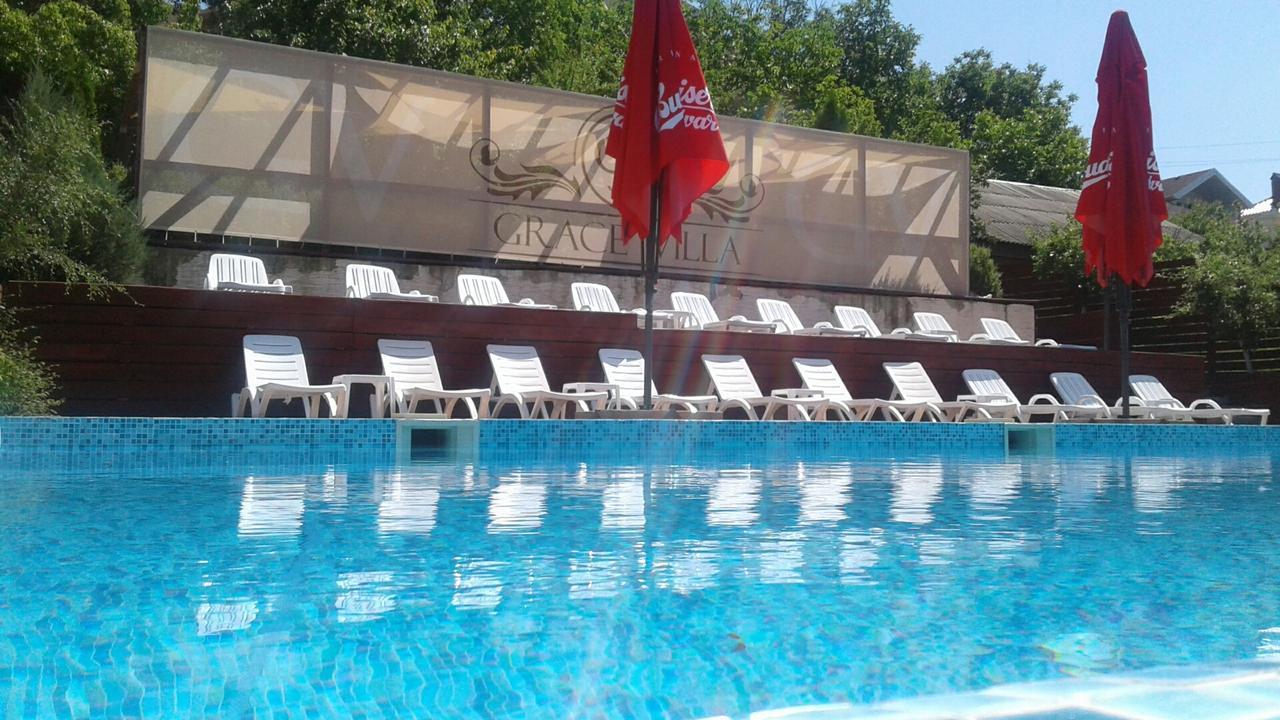 Grace Villa Codru Luaran gambar